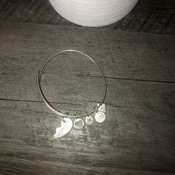 Alex and Ani Half Heart FRIENDS Silver Bracelet One Size - Picture 2 of 3